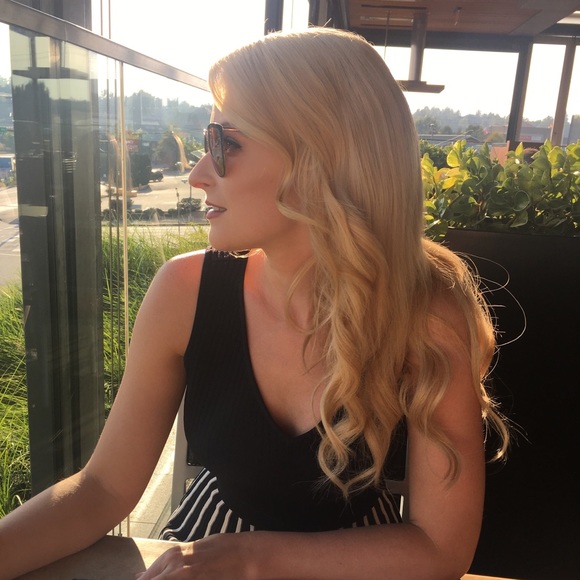 Meet your Posher, Laura :) - Picture 4 of 7